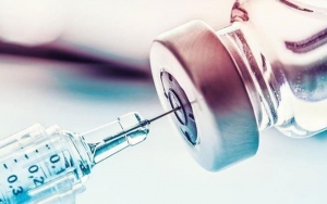 Inggris 'Oplos' Vaksin Pfizer-AstraZeneca, Akankah Uji Klinis Berhasil?