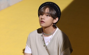 V BTS Nyaris Tak Bisa Pulang, Gunakan Cara Licik untuk Tipu Staf