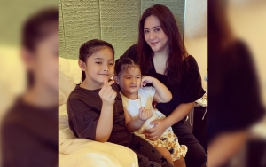 Audy Item Akhinya Sembuh Dari COVID-19, Ungkap Kebahagiaan Bisa Peluk Anak-Anaknya Lagi