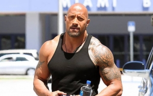 Kartu Rookie Dwayne Johnson Terjual Dengan Harga 631 Miliar
