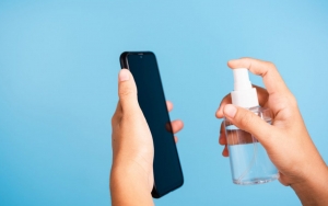 Jangan Sampai Kotor, Ini 7 Tips Merawat Layar Smartphone Agar Tetap Kinclong Seperti Baru