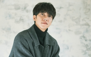Lee Seung Gi Bikin Ngakak Jatuh Berlutut Saat Umumkan Pemenang 'Sing Again'