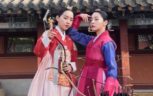 Terungkap Hubungan Asli Shin Hye Sun dan Seol In A di Lokasi Syuting 'Mr. Queen'