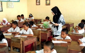 Kemendikbud Beri Solusi Untuk Guru Honorer yang Dipecat Usai Ungkap Gaji Rp 700 Ribu