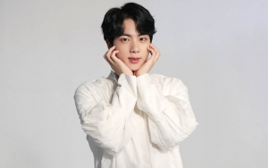 Aktor Thailand Tuai Perhatian Gara-Gara Mirip Jin BTS, Setampan Apa?