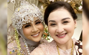 Spesial, Mona Ratuliu Beri Kado Tiket Honeymoon Untuk Kesha Ratuliu