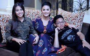 Ini Yang Dilakukan Krisdayanti Saat Dengar Kabar Azriel dan Aurel Hermansyah Positif COVID-19