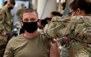 Pentagon Laporkan Sepertiga Tentara AS Tolak Vaksin COVID-19