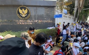 Kedubes RI di Myanmar Diserbu Warga, Menlu Retno Temui Pejabat Junta