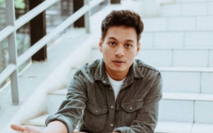 Rilis MV 'Far', Rendy Pandugo Kisahkan Cinta Terlarang Yang Menantang Adrenalin