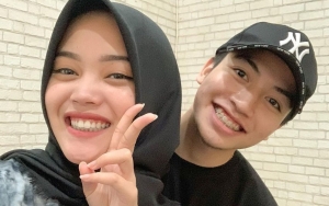 Dikira Sunat-Mualaf, Penyebab Jeffry Reksa Pacar Putri Delina Pakai Sarung Mengejutkan