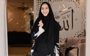 Pamer Telah Wisuda, Oki Setiana Dewi Berterima Kasih pada Si Putra Bungsu