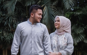 Kesha Ratuliu Pamer Foto Ciuman dengan Suami Saat Bulan Madu, Diprotes Tak Pantas