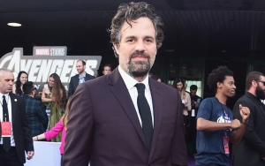 Golden Globes 2021: Mark Ruffalo Unggah Video Kemenangannya Hingga Cium Manis Sang Istri