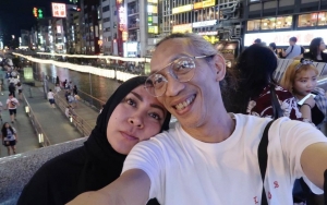 Cara Manis Melly Goeslaw Syukuri 25 Tahun Pernikahan: 9337 Hari Bersamamu