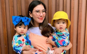 Bayi Kembar Syahnaz Sadiqah Naik Vespa, Wajah Polos Bikin Gemes