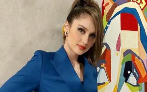 Cinta Laura Kece Badai Pakai Swimsuit Seksi Unik, Kocaknya Fans Bingung Cara Pakai