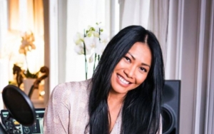 Anggun C. Sasmi Tiba-tiba Ngaku Kangen Suara Azan di Jakarta, Langsung Diminta Pulang
