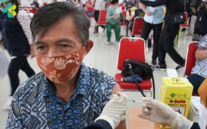 Pasien COVID-19 dengan Komorbid dan Lansia Boleh Terima Vaksin AstraZeneca? Begini Kata WHO