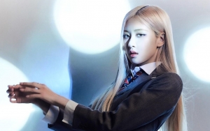 Rose BLACKPINK Elegan Sampaikan Pesan Untuk Cintai Diri Sendiri Dalam MV Debut Solo 'On The Ground'