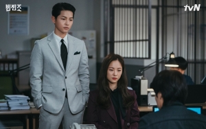 Masuk Penjara, Jeon Yeo Bin Imut Merayu Song Joong Ki di 'Vincenzo'