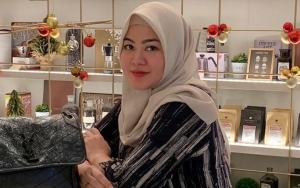 Mantan Istri Zumi Zola Tampil Tanpa Hijab Sukses Bikin Gempar