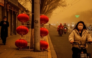 Badai Pasir, Beijing Diselimuti Kabut Asap Kuning Berbahaya