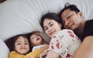 Sandingkan Foto Bayi Ringgo Agus Rahman dan Putra Keduanya, Sabai Morscheck: Aku Melahirkan Suamiku?