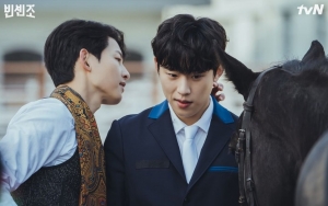 Interaksi Song Joong Ki dan Kim Sung Cheol Syuting Mesra di 'Vincenzo' Jadi Perbincangan