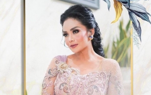 Begini Penjelasan Krisdayanti Soal Kebayanya Yang Berbeda Dengan Ashanty dan Aurel Hermannsyah
