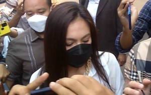 Wulan Guritno Bahas Isu Orang Ketiga, Adilla Dimitri Absen di Sidang Cerai Perdana