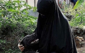 Alasan Mulia Wanita Bercadar Tampung Puluhan Anjing: Agar Najisnya Tak Berceceran