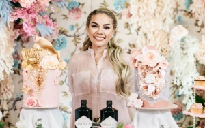 Nikita Mirzani Cantik Berambut Panjang Bikin Pangling, Foto Peluk Dimas Beck Didoakan Pacaran