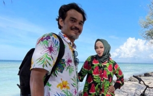 Merinding, Teddy Syah Tak Mau Buka Media Sosial Yang Bahas Kebaikan Mendiang Rina Gunawan