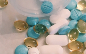 Alami KIPI Pasca Vaksinasi COVID-19, Konsumsi Obat Diperbolehkan?