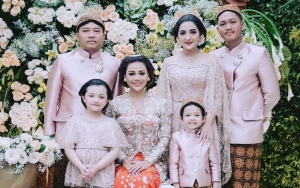 Aurel Dipojokkan Soal 'Drama' Kebaya Klasik Krisdayanti, Azriel Sampai Ingin Nikah di Luar Negeri?