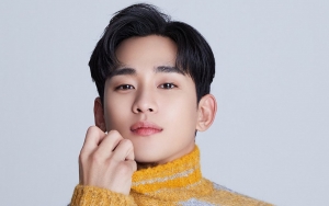Kim Soo Hyun Akui Tak Ingin Menonjol Saat Bintangi 'It's Okay to Not Be Okay'