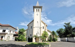 Breaking News: Ledakan Keras Diduga Bom Bunuh Diri Meledak di Halaman Gereja Katedral Makassar