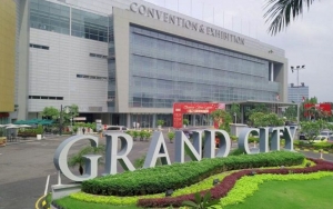 Vaksinasi COVID-19 di Mal Grand City Surabaya Membludak, Ternyata Ini Penyebabnya
