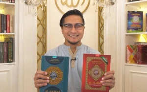 Arie Untung Bongkar Pengalaman Salat Pakai Sarung Di Turki, Kocak Abis!