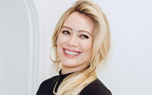 Hilary Duff Perdana Pamer Wajah Sang Bayi Pasca Lahiran