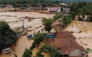 Di Tengah Bencana Banjir Bandang NTT, BNBP Ingatkan Patuhi Protokol Kesehatan