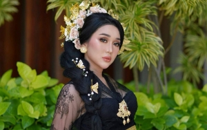 Lucinta Luna Pamer Mandi Uang, Akui Bingung Harus Beli Apa Lagi