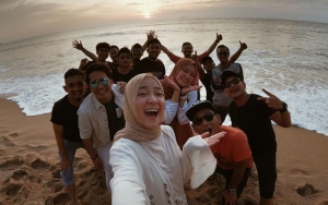 Heboh Video Nissa Sabyan Disawer di Nikahan Kakak Cantik, Sosok Mirip Ayus di Pojokan Terkuak?