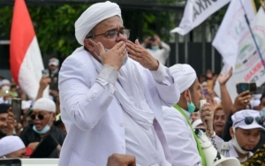 Ditolak Lagi! Eksepsi Habib Rizieq Soal Polemik Tes Swab RS UMMI Tak Diterima Hakim