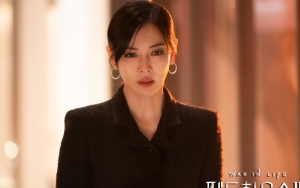 Gaun Elegan Kim So Yeon di 'Penthouse' Ini Memiliki Harga di Luar Dugaan