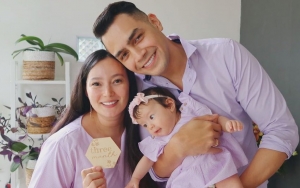 Celana Asmirandah Robek, Baby Chloe Dan Jonas Rivanno Malah Kompak Ketawa Ngakak