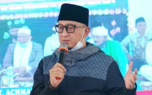Ustaz Zacky Mirza Wakafkan 1000 Al Quran Atas Nama Rina Gunawan, Ungkap Alasan Mulia Ini