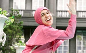 Nycta Gina Minta Tolong Difoto, Malah Kena 'Ceramah' Pengasuh Anaknya