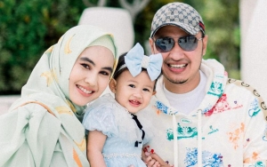 Terkabul, Begini Perasaan Bahagia Kartika Putri Saat Sang Anak Ditahnik Oleh Habib Umar bin Hafidz